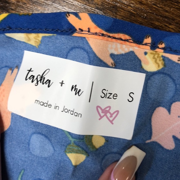 Tasha + Me Blue Squirrel Pattern Printed 2 pocket V-neck scrub top - Picture 13 of 14